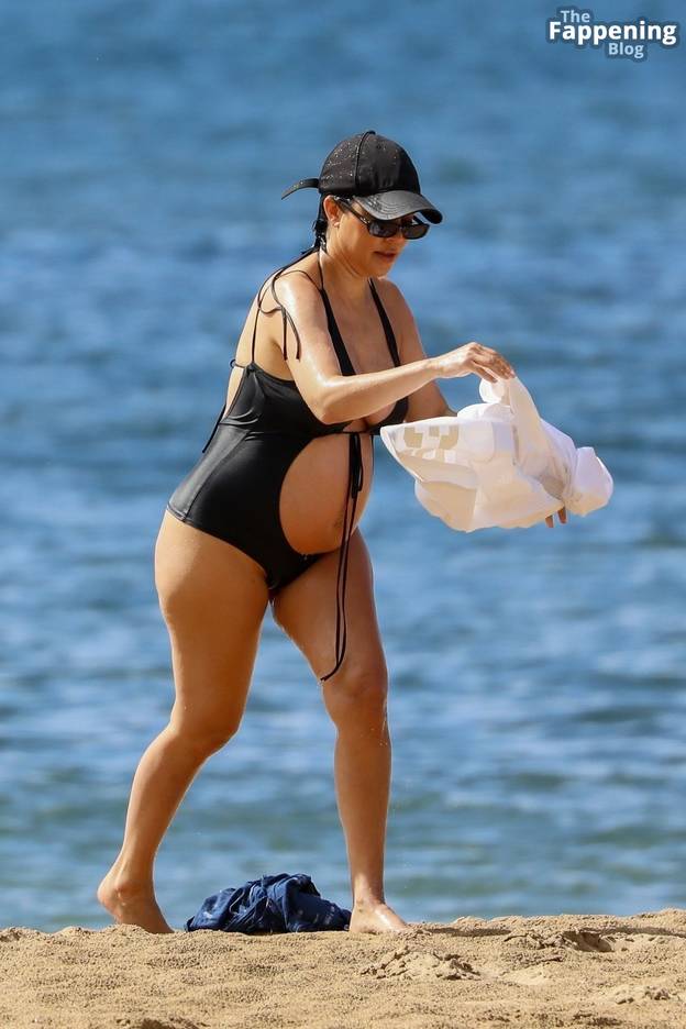 Kourtney Kardashian on Beach 1