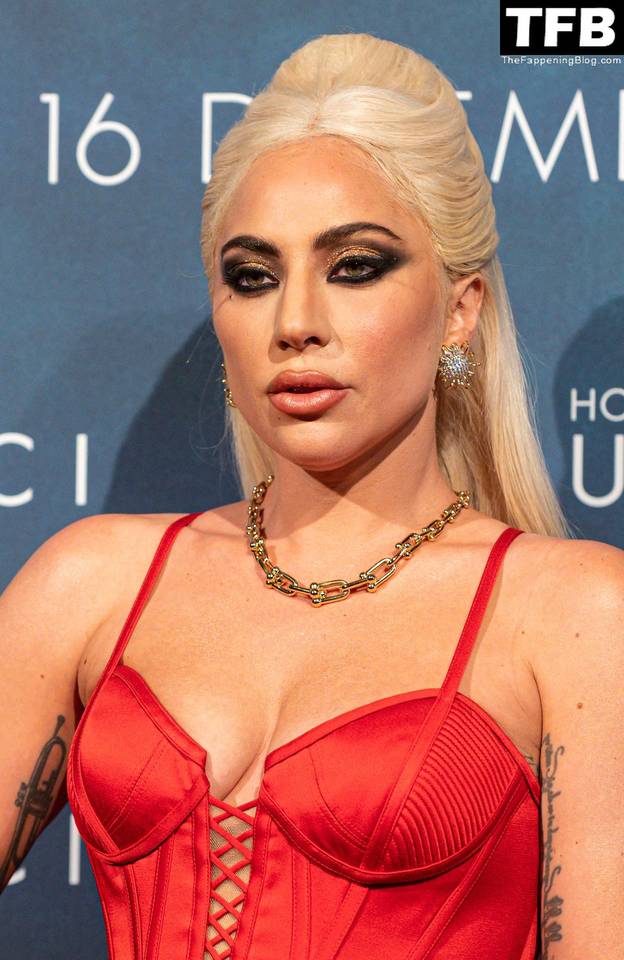 Lady Gaga Sexy Tits 1