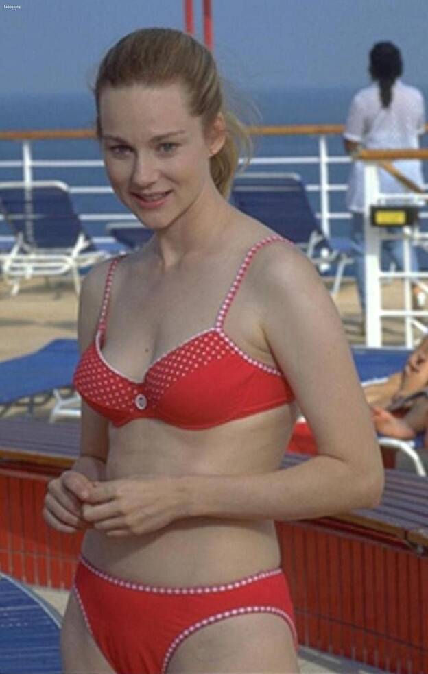 Laura Linney Nude Sexy 1