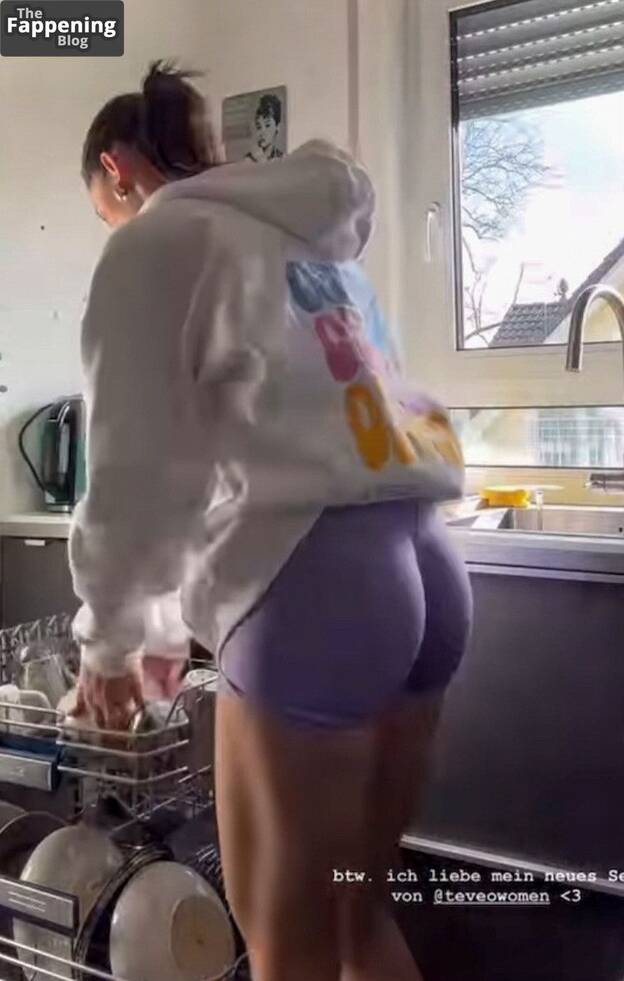 Laura Marie Soons Sexy 1