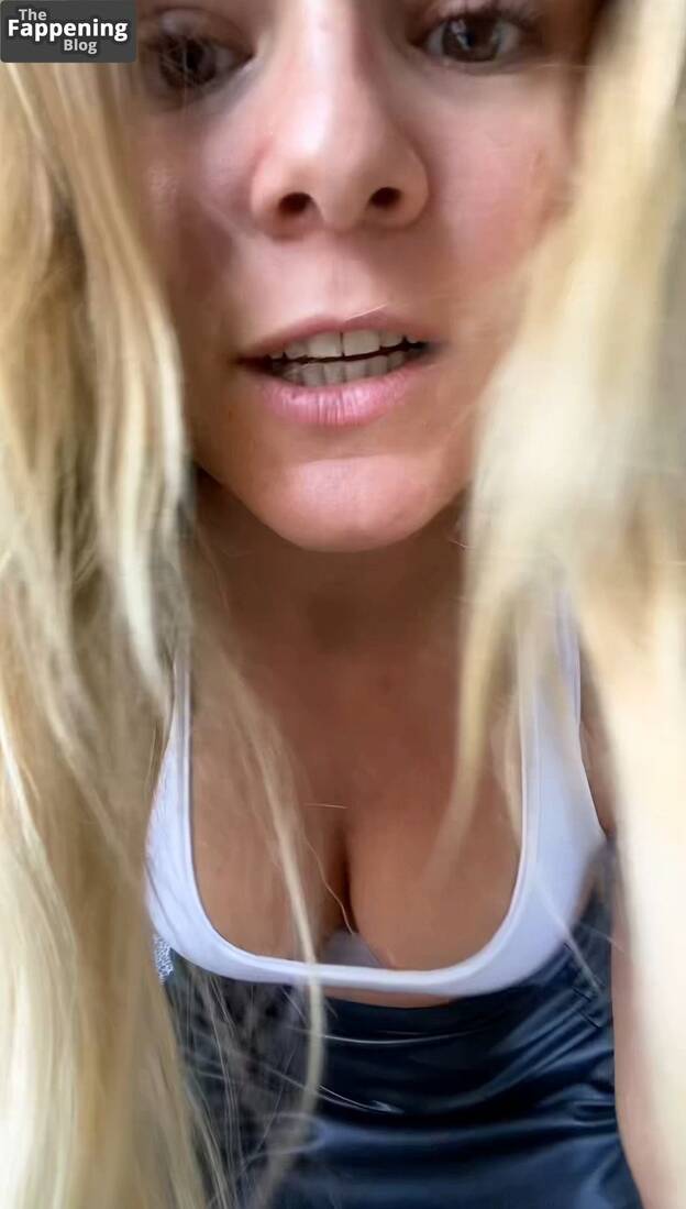 Laurie_Berlin Nude Sexy 1