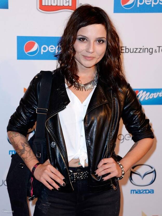 Linda Marlen Runge Sexy 1