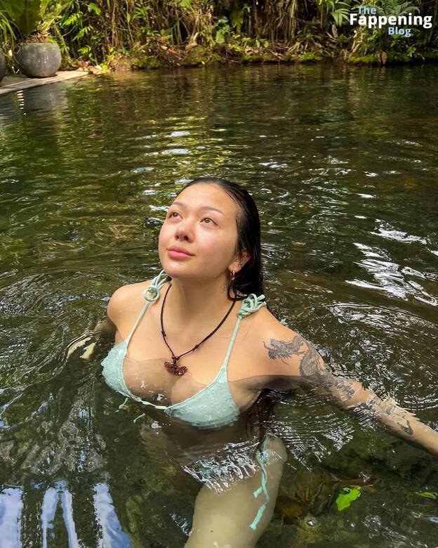 Mai Pham Sexy 1