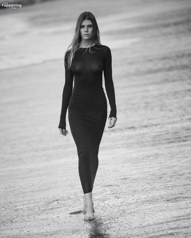 Maryna Linchuk Nude Tits 1