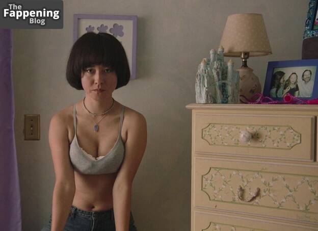 Maya Erskine Sexy 1