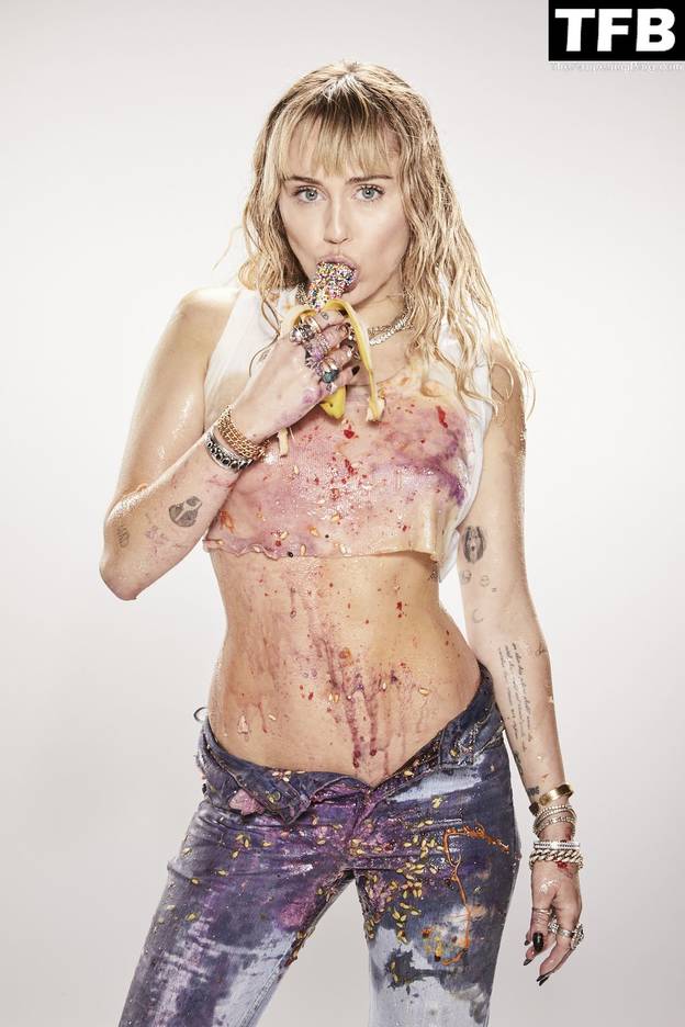 Miley Cyrus Nude Sexy 36