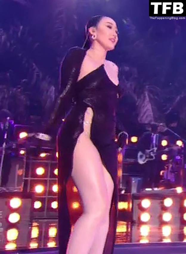 Miley Cyrus Nude Boobs 70