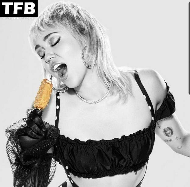 Miley Cyrus Nude Sexy 11