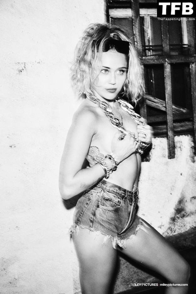 Miley Cyrus Nude Sexy 3