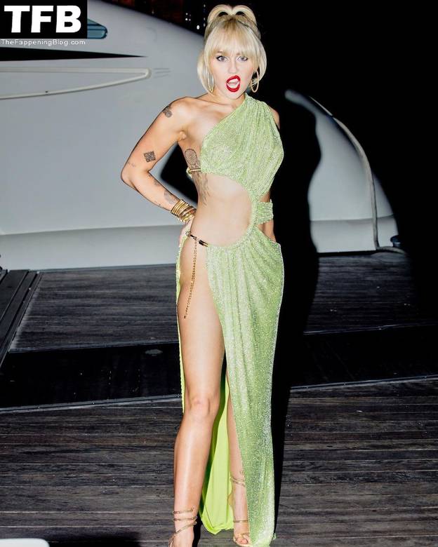 Miley Cyrus Sexy Dress 7