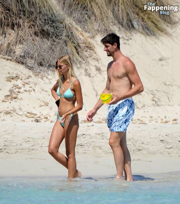 Mishel Gerzig on Beach 1