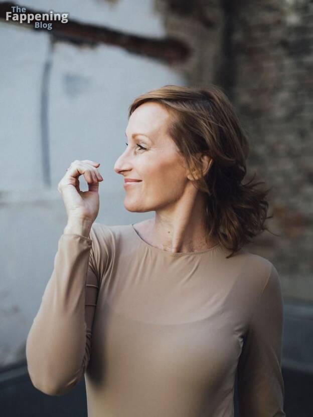 Nicole Beutler Sexy 1