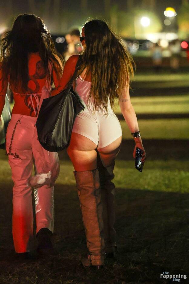 Noah Cyrus Ass 1