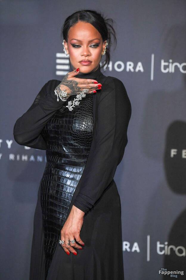 Rihanna Sexy 1
