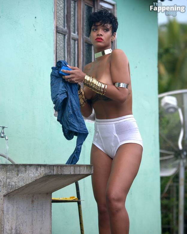 Rihanna Nude Sexy 1