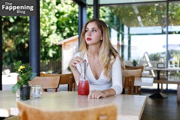 Sarah Buchholzer Sexy 1