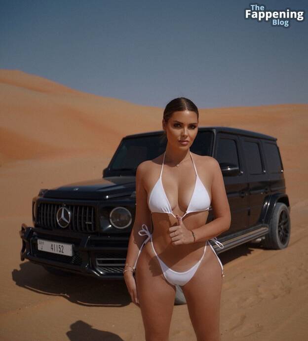 Sarah Harris Sexy 1