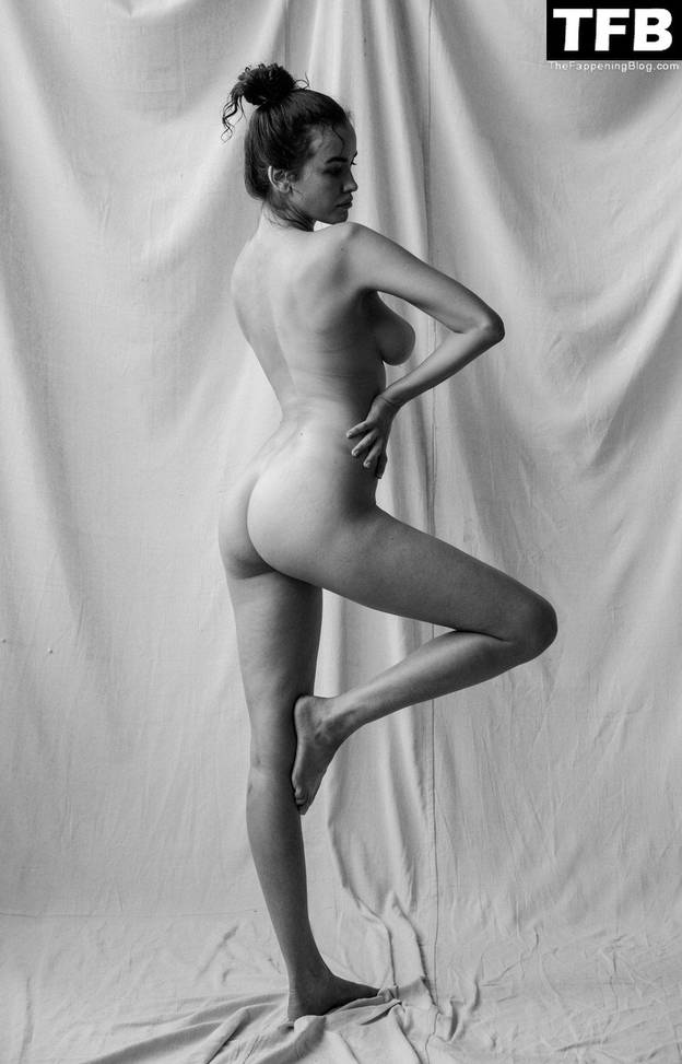 Sarah Stephens Nude 10