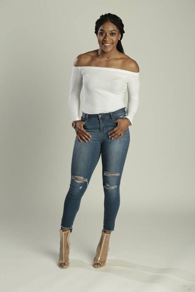 Victoria Vivians Sexy 1