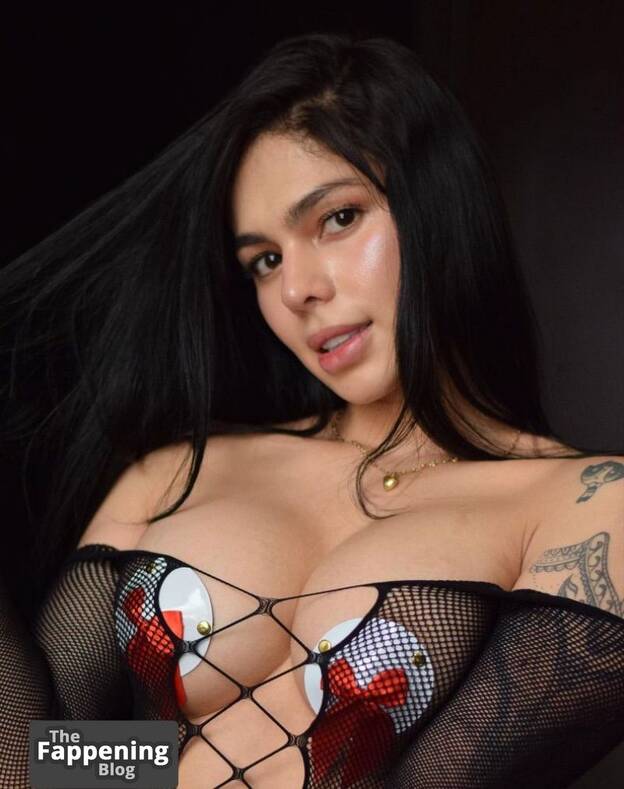 Yineth Medina Nude Sexy 1